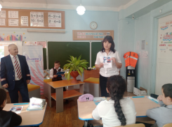 Астраханским школьникам устроили профилактический урок о безопасности на железной дороге