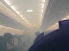 В Астрахани совершил экстренную посадку самолет с задымлением на борту 