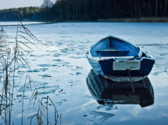 Пожилой астраханский рыбак застрял во льдах на реке Ахтуба