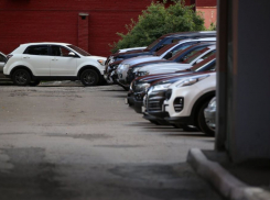 В Астрахани два автомобилиста не смогли поделить парковочное место