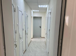 Жители астраханского села пожаловались на приемные часы ФАПа в прокуратуру