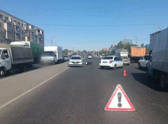 В Астрахани перед Новым мостом грузовик насмерть сбил мотоциклиста