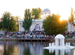 Астраханцев пригласили на первый концерт проекта «Музыка на воде»