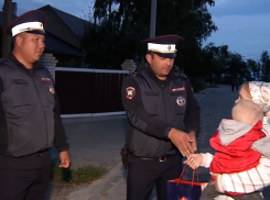Раненого трехлетнего малыша спасли астраханские полицейские