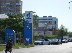 Где в Астрахани и кому будут сегодня продавать бензин: адрес заправок