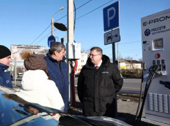 Для астраханцев на электромобилях установят десять зарядных станций в 2026 году