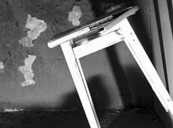 В Астрахани задержали молодую женщину, забившую подругу табуреткой