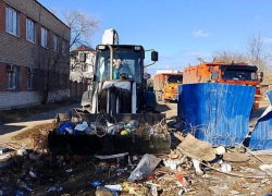 За праздники астраханские коммунальщики вывезли почти 290 тонн мусора и 56 тонн наледи