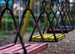 Астраханцы недовольны сносом детских площадок в городе