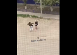 Астраханка ломилась в закрытую поликлинику и нападала на прохожих