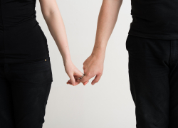 Прокуратура развела астраханца с его женой  