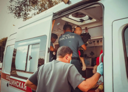 В Астрахани из горящего дома на улице Савушкина вызволяли детей и младенца
