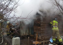 В Астрахани из-за дымовой трубы сгорела баня