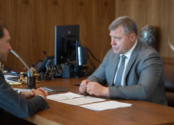 Астраханский губернатор обсудил с министром промышленности и торговли РФ развитие судостроительной отрасли