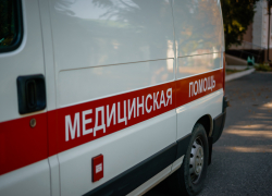 На глазах у астраханцев в общественном бассейне умер мужчина