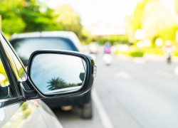 У астраханца похитили 2 зеркала заднего вида