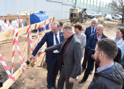 Игорь Седов проверил реконструкцию водопровода в астраханском Зацаревье