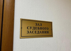 Пьяная астраханка проникла на вокзал и укусила полицейского