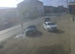 Топор и пистолет: в Астрахани рецидивист угрожал автомобилистам и прохожим