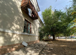 На севере Астраханской области женщина упала вместе с балконом