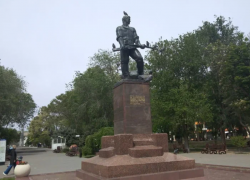 Астраханским вандалам пригрозили крупными штрафами за повреждение памятников