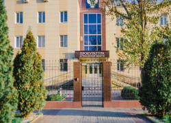 Прокуратура развела астраханку и ее мужа-иностранца