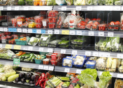 Удивил зеленый: в Астраханской области ряд продуктов подешевел