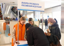 В Астраханской области начался сбор подписей в поддержку Владимира Путина 