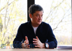 Разговор без галстука: Ринат Аюпов рассказал о своей семье, о том, кем мечтал стать в детстве, и почему решил пойти в большую политику