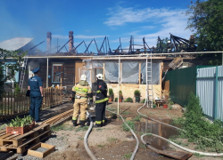 В Астрахани горел жилой дом