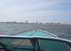 Астраханцев с ребёнком снесло течением на резиновой лодке 