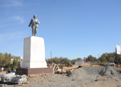 Успеют ли сдать в срок многострадальный парк в поселке Казачий?