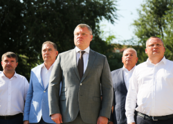 Астраханцы отмечают День флага России в парке «Аркадия»