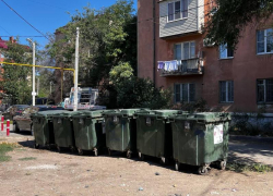 В Астрахани жителям улицы Джанибекова вернули мусорные баки