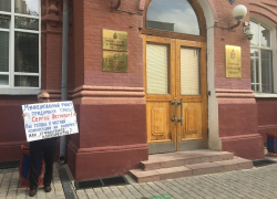 Астраханцы просят Сергея Морозова допустить конкурентов до выборов