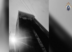 В Астраханской области водитель грузовика скончался от удара током