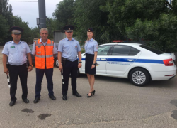 В Астрахани железнодорожники поздравили водителей с Международным днем привлечения внимания к ж/д переездам