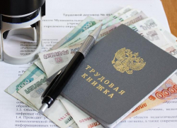 Директор астраханской школы фиктивно трудоустроила к себе своего сына