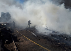 В Астрахани огонь спалил разом 12 авто