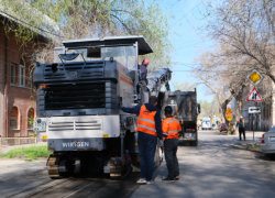 В Астрахани на улице Пугачева приведут в порядок дорогу и тротуар