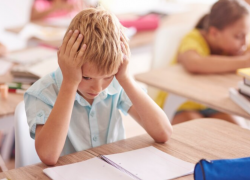 Госдума приняла закон о запрете использования смартфонов на уроках