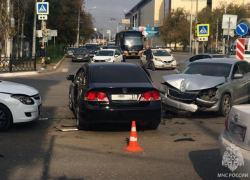 В Астрахани пожарный спас девушку из плена деформированной машины