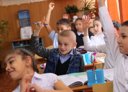 Дети из Донбасса и Мариуполя приступили к занятиям в астраханских школах