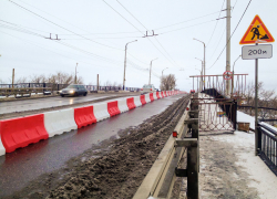 Движение уже ограничено, но ремонт на мосту через Царев ещё не начался