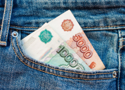 Астраханка не выдавала 63 уборщикам зарплату полгода, её ожидает суд