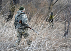 В Астраханской области вторые сутки ищут двух мужчин, пропавших на охоте