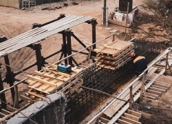 Милицейский мост остался без подрядчика, но Игорь Бабушкин советует не беспокоиться 