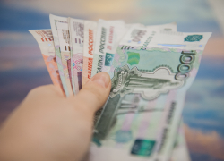 Бухгалтер астраханской УК проносила деньги мимо кассы 
