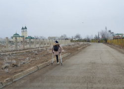 Астраханцы просят чиновников перенести остановку, самостоятельно подготовив площадку