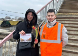 Жителям поселка Верхний Баскунчак напомнили о правилах безопасного перехода через железную дорогу